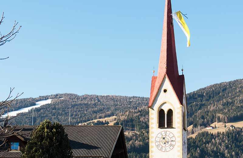 Ägidiuskirche im Zentrum von Mitterolang